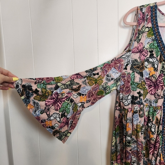 Cupio Boho Butterfly Print Pink Top Cold Shoulder Bell Sleeves Size 1X Stretch - Picture 2 of 7